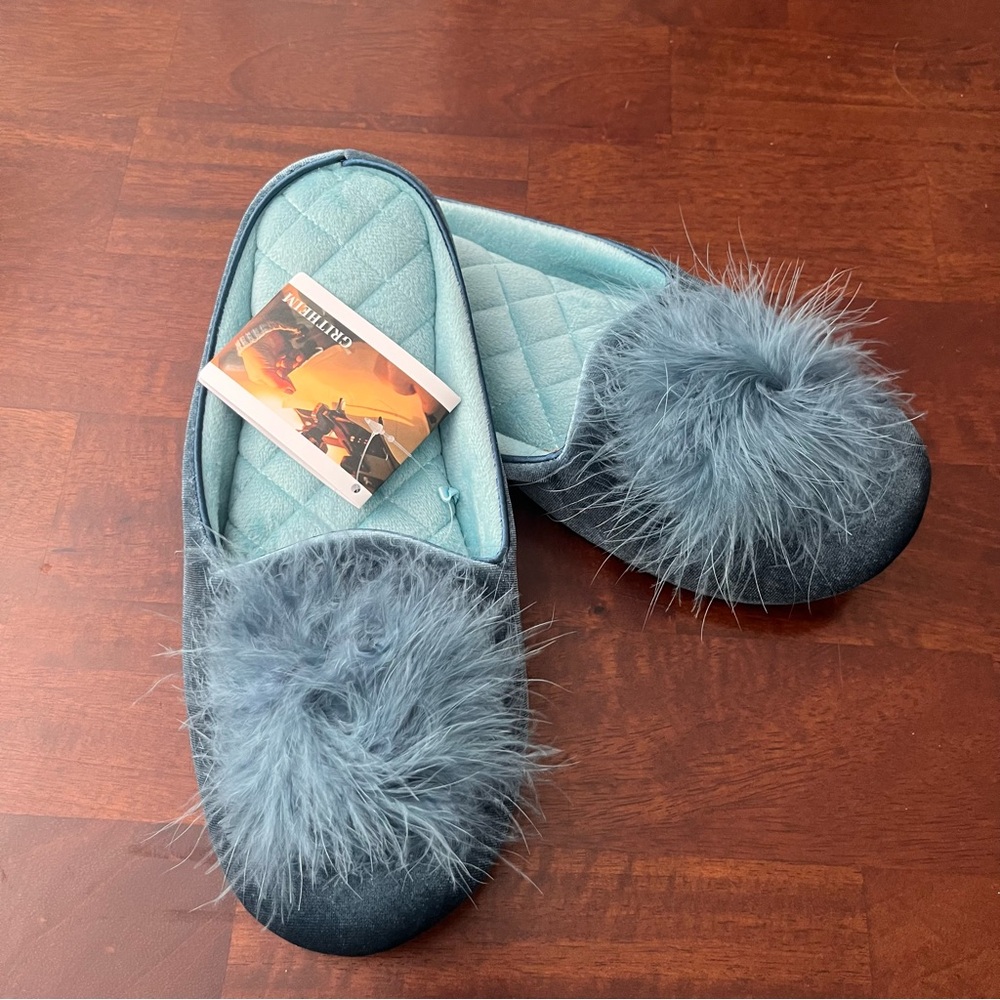NWT Women's Fluffy Pom Blue turquoise Slippers size 9